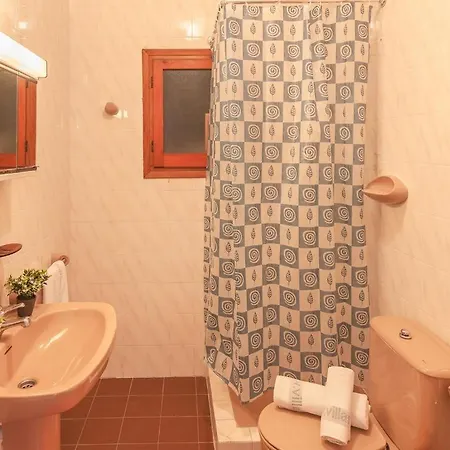 Casa Con Piscina Privada En *